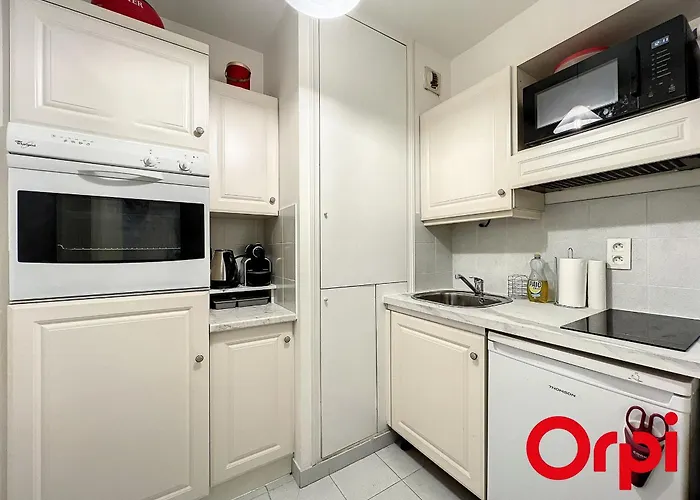 Proche Plages Avec Piscine, Sauna, Parking Et Climatisation - Fr-1-647-23 Apartment