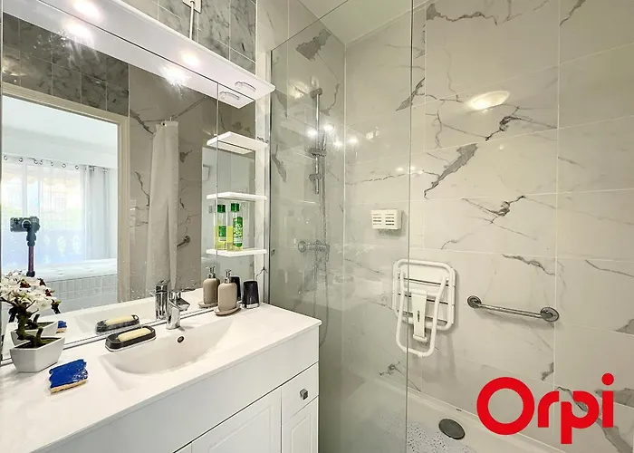 Apartment Proche Plages Avec Piscine, Sauna, Parking Et Climatisation - Fr-1-647-23